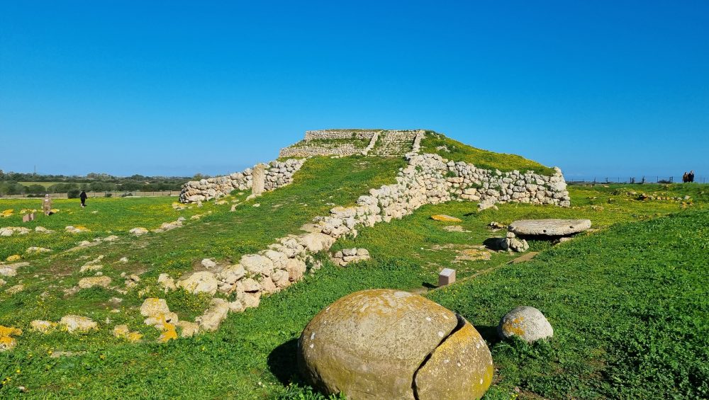 Monte D'Accoddi, Tour Sardinia with Dranexperience.com