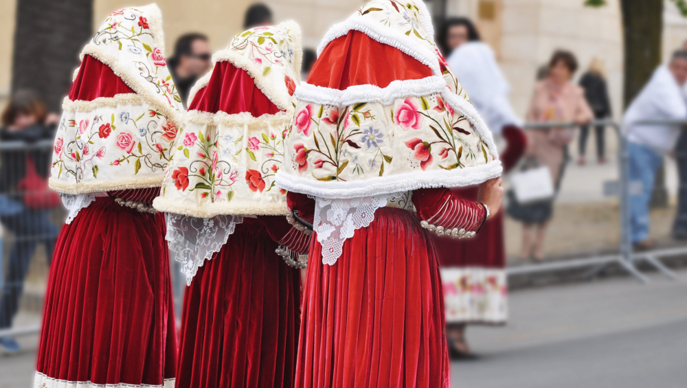local dressed | Sardinia people with dranexperience.com